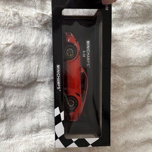 Minichamps 1:18 Porsche 911 GTS RS - 2015 Model Car